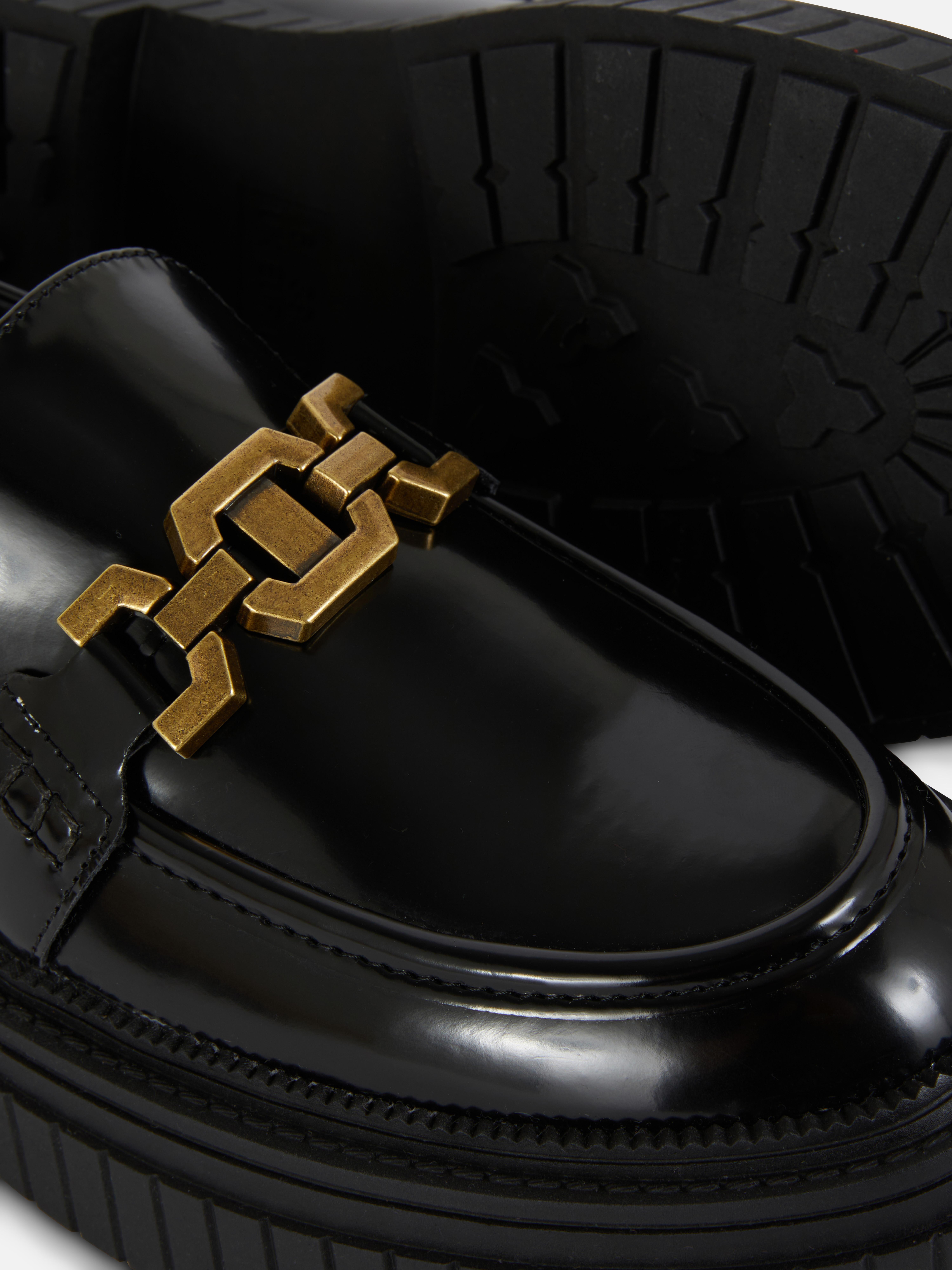Mocasini robuști cu lanț. Talpa groasă și modernă conferă acestor mocasini un aspect extra elegant și un look smart-casual!