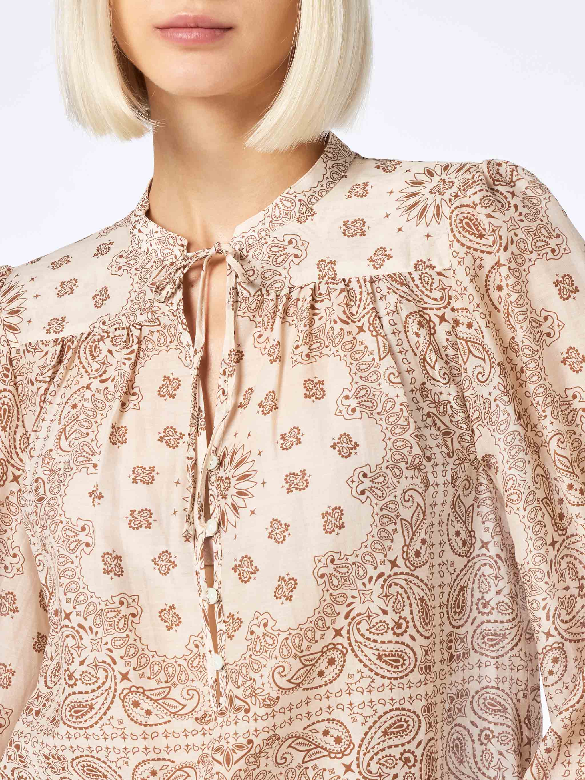 Harper damesblouse van zijden voile met bandana-print