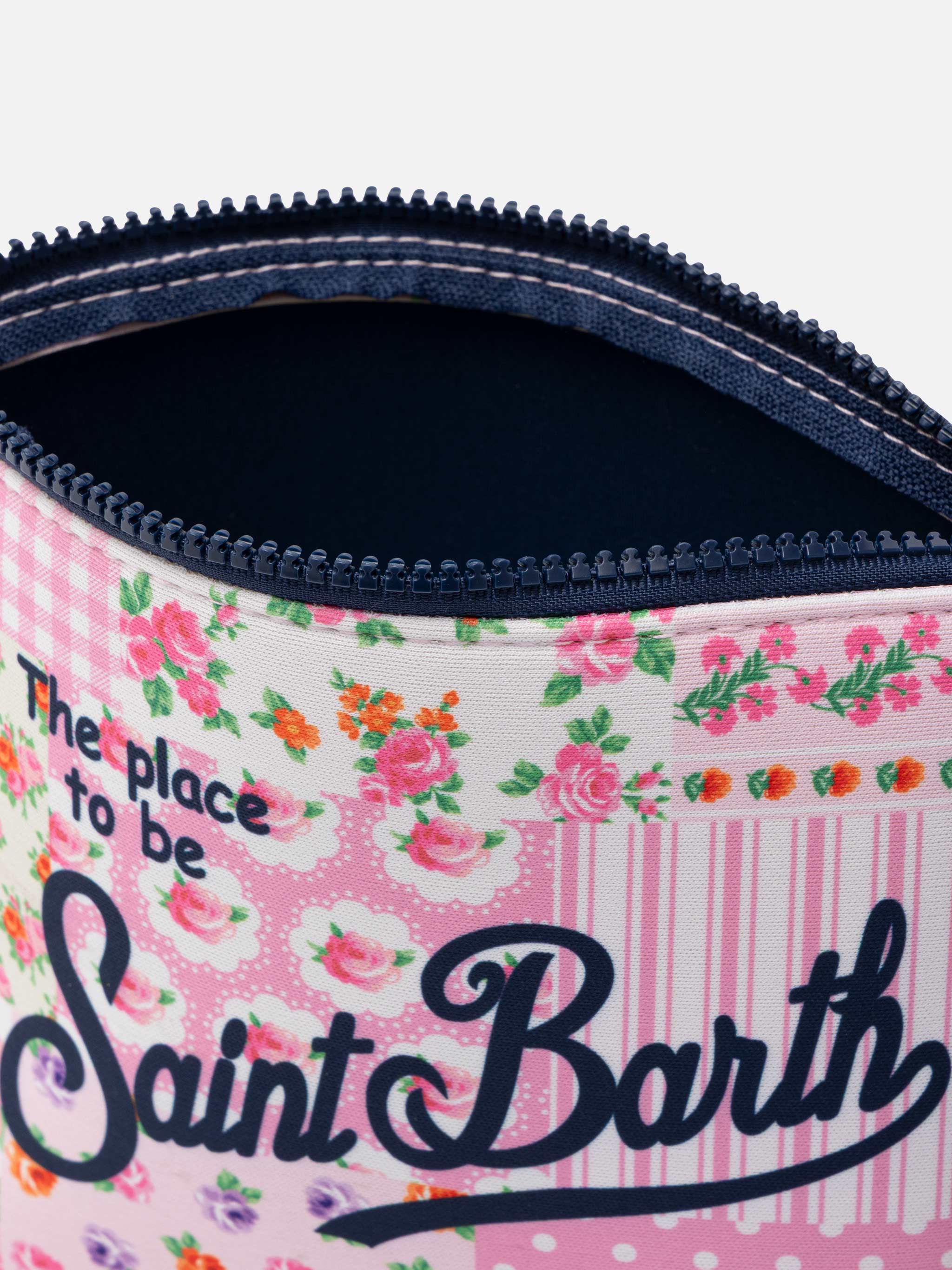 Aline scuba clutch met bloemenprint.