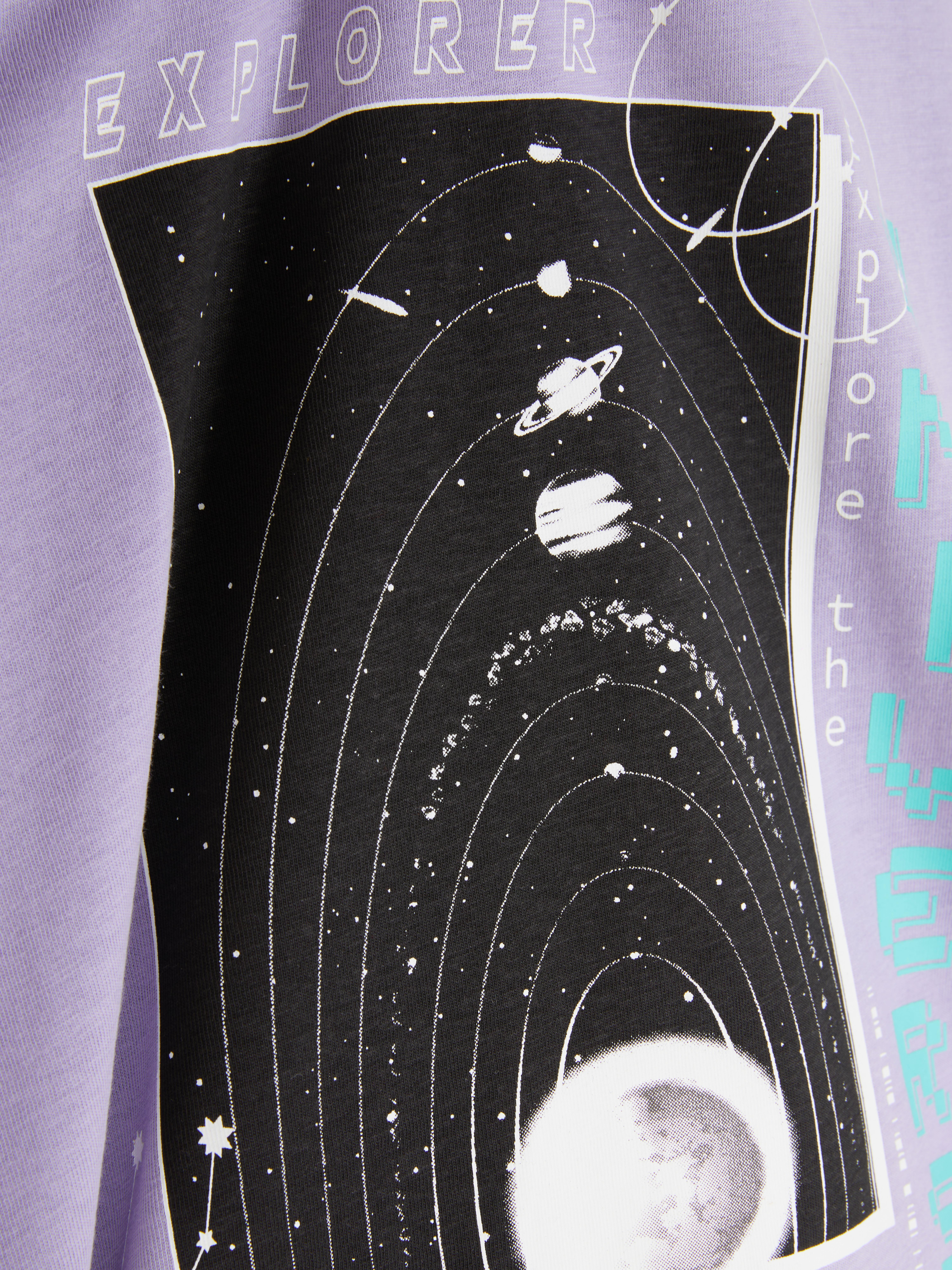 Kurzarm-T-Shirt mit Aufdruck Ein Kurzarm-T-Shirt mit einem Aufdruck auf der Vorderseite