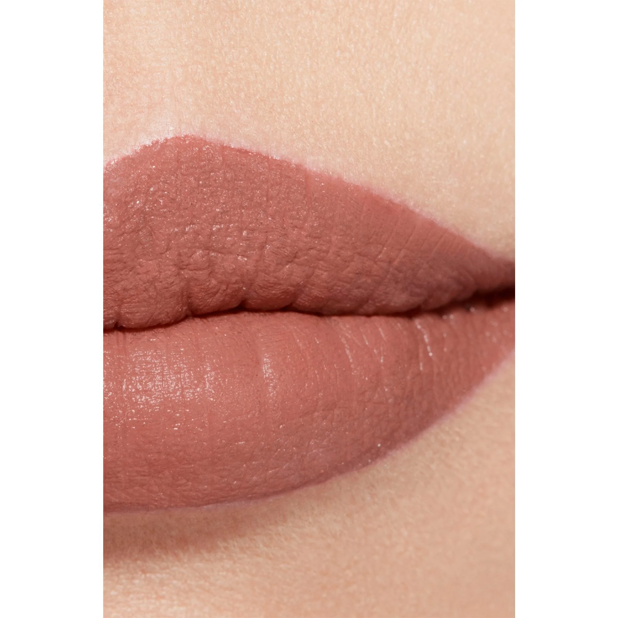 ROUGE ALLURE VELVET - IL ROSSETTO VELLUTATO LUMINOSO