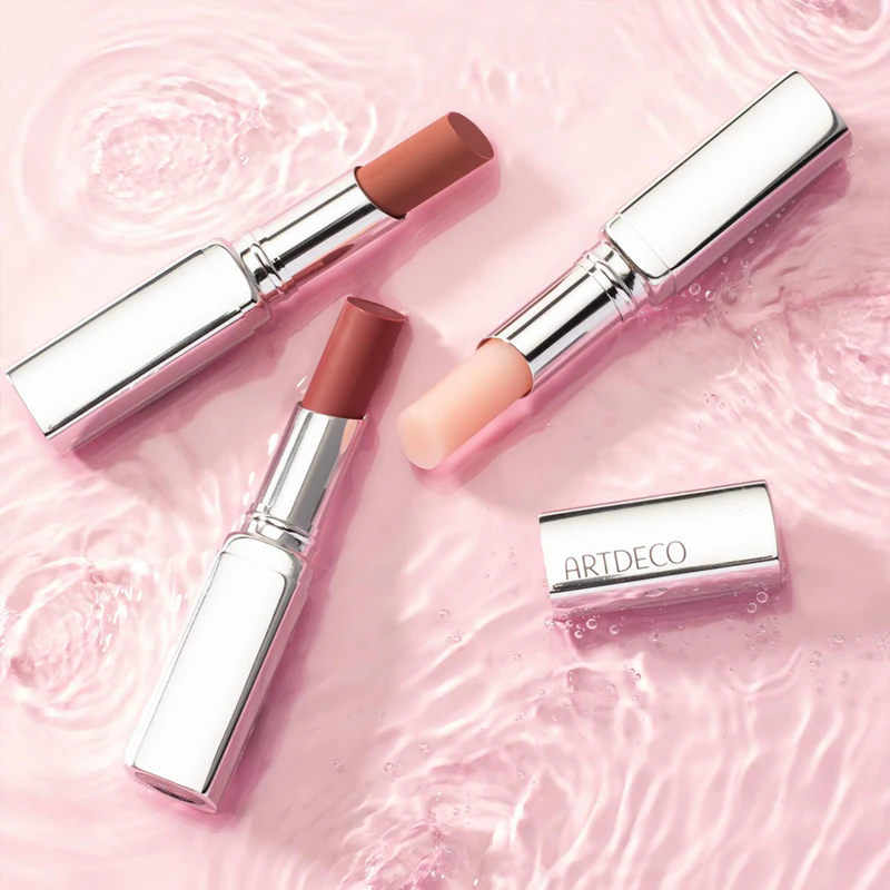 Bálsamo ARTDECO Color Booster que realça a cor natural dos lábios.