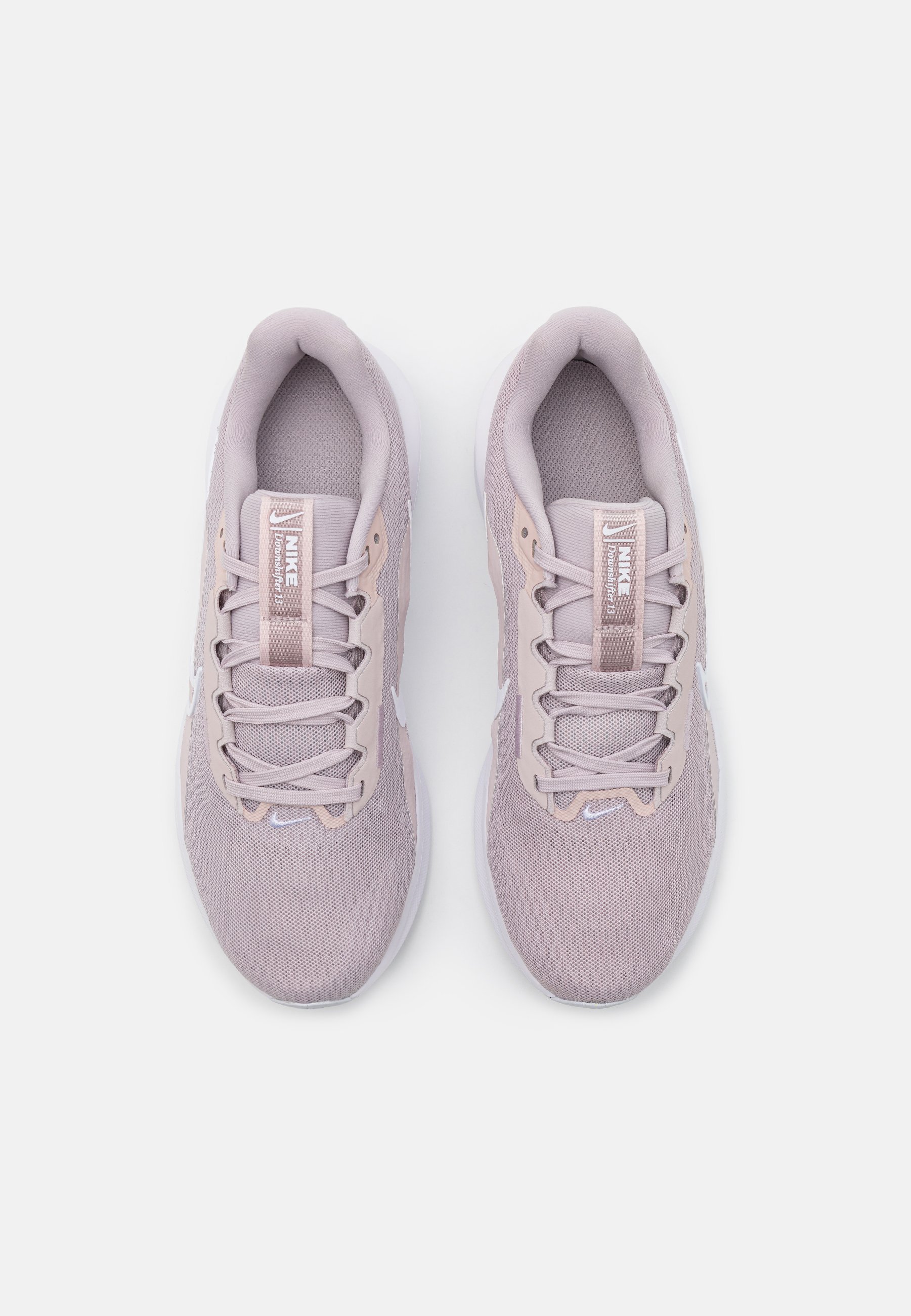 Nike Performance DOWNSHIFTER 13 - Hardloopschoenen voor op de weg - roze, wit