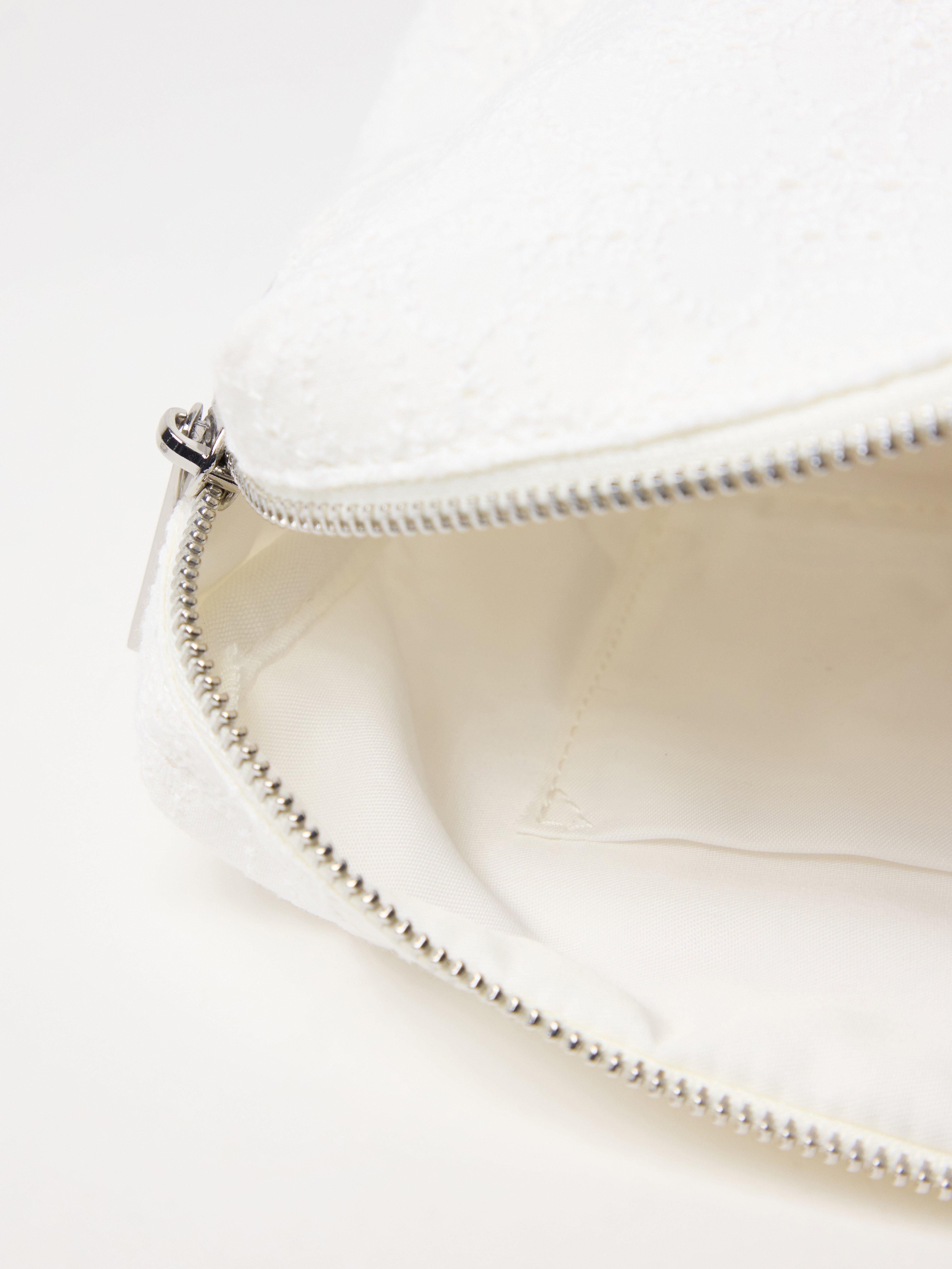 Toaletní taštička s anglickou výšivkou Off White