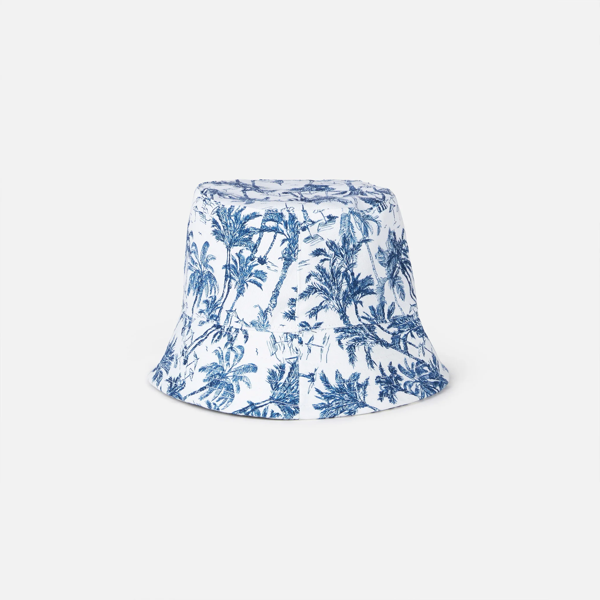 Katoenen bucket hat | Blauw Toile de Jouy-patroon | Blauwe St. Barth-borduurwerk aan de voorkant | Eén maat | Saint Barth
