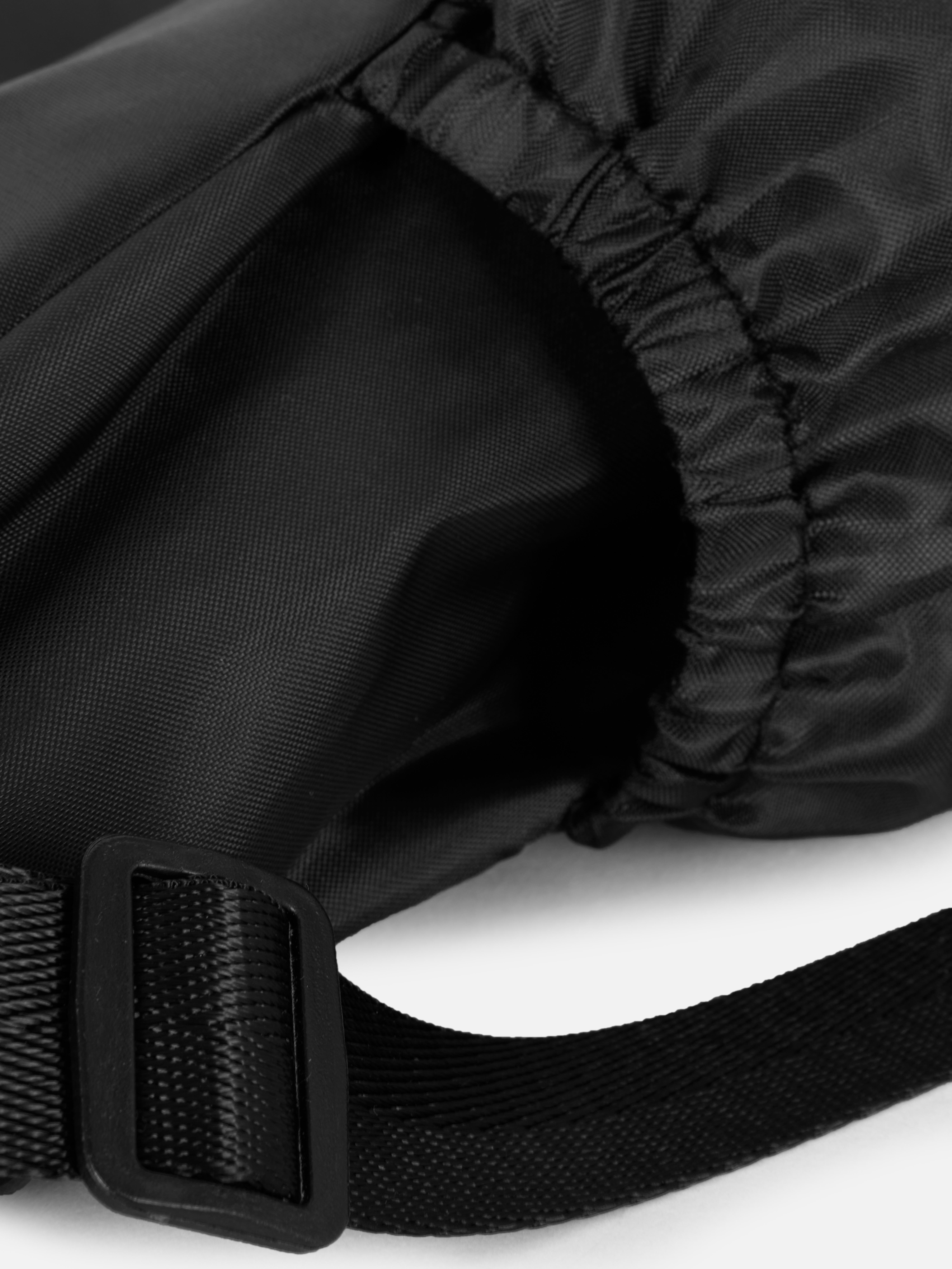 Faltbare Schultertasche Diese Schultertasche wird mit einer eigenen Tragetasche zur Aufbewahrung geliefert.