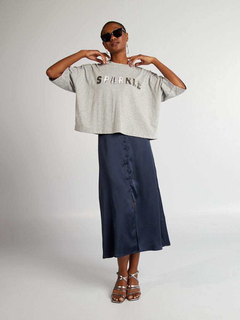 Camiseta com escrita em strass - CINZA