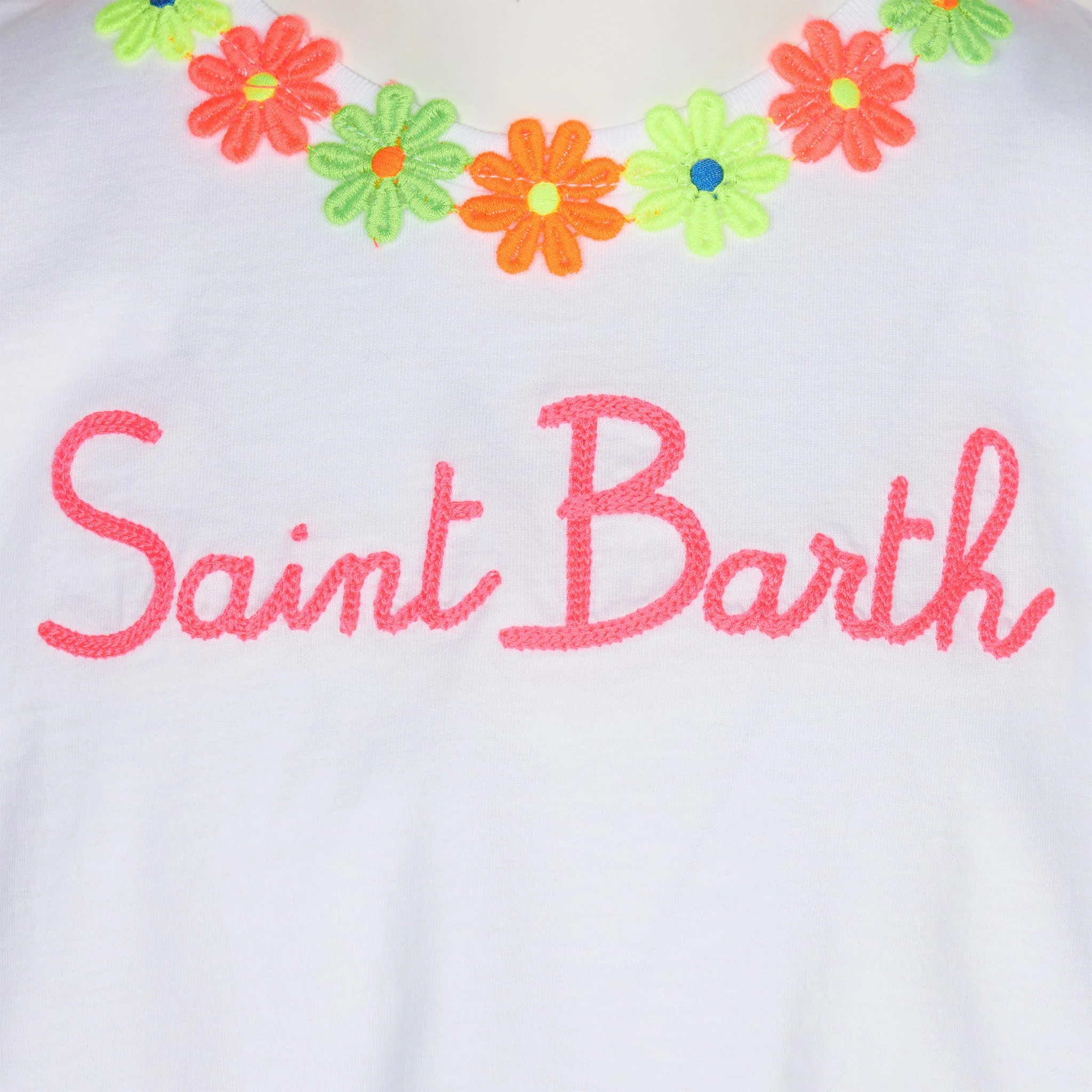 T-shirt da bambina in cotone con balza e ricamo