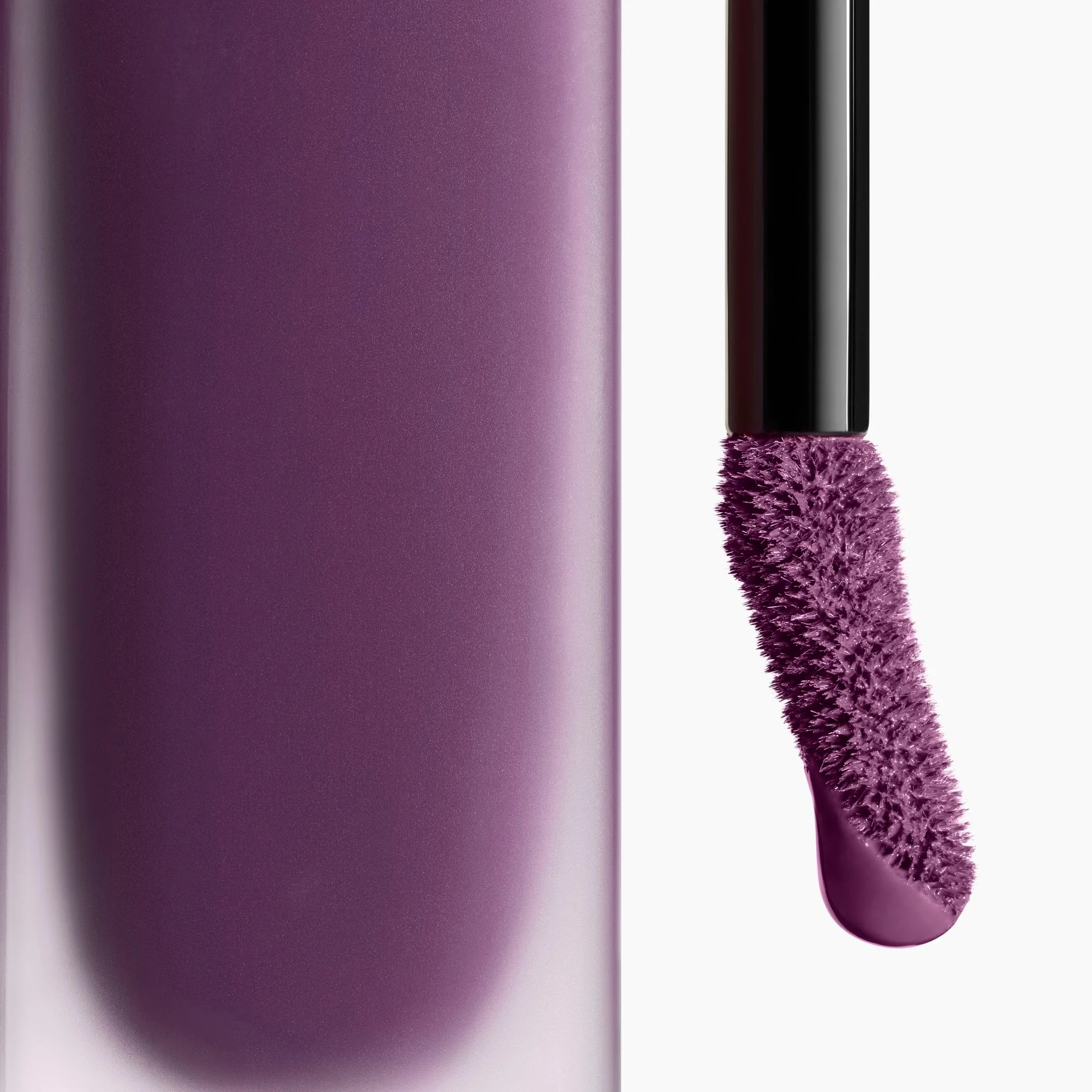 ROUGE ALLURE LIQUID VELVET - IL ROSSETTO FLUIDO OPACO INTENSO ULTRA-TENUTA