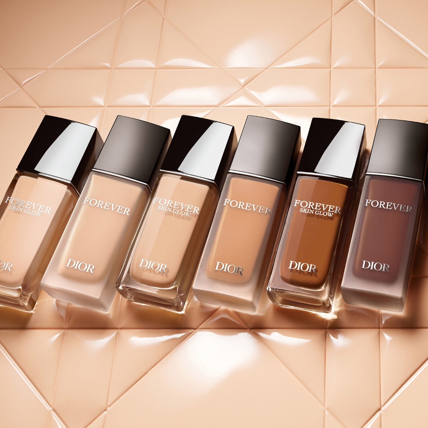 DIOR tonālais krēms Dior Forever Matte tonālais krēms - 30 ml