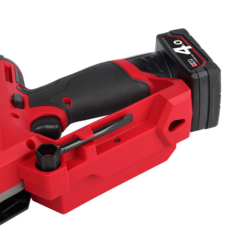 Serra de acabamento MILWAUKEE 12V FUEL™ HATCHET™ de 6