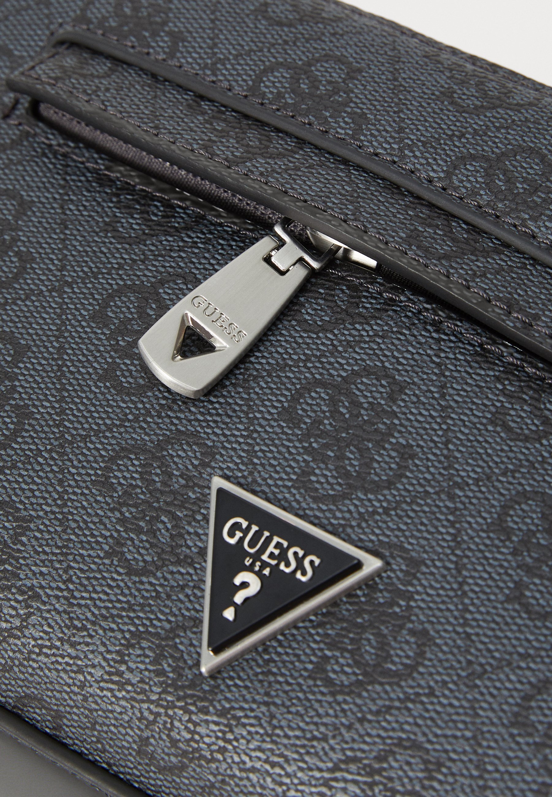 Guess MILANO SMALL NECESSAIRE - Toilettas - zwart