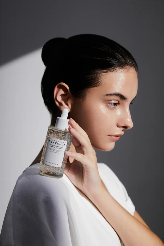 SKIN1004 Madagascar Centella Tone Brightening Capsule Ampoule Feuchtigkeitsserum für einen strahlenden und glatten Teint