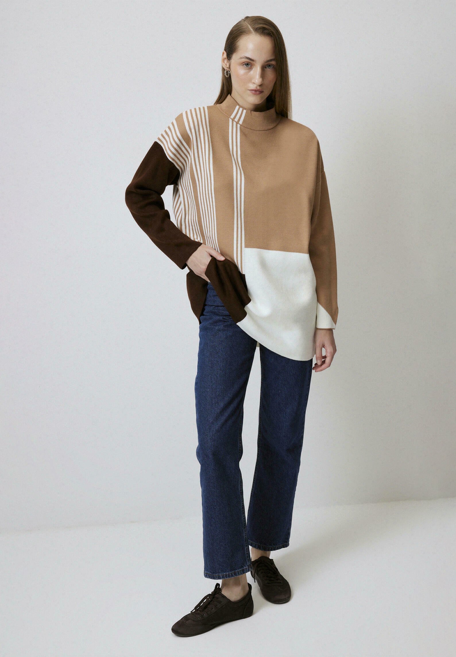 Touché Privé MET NEKBAND - Trui - bruin