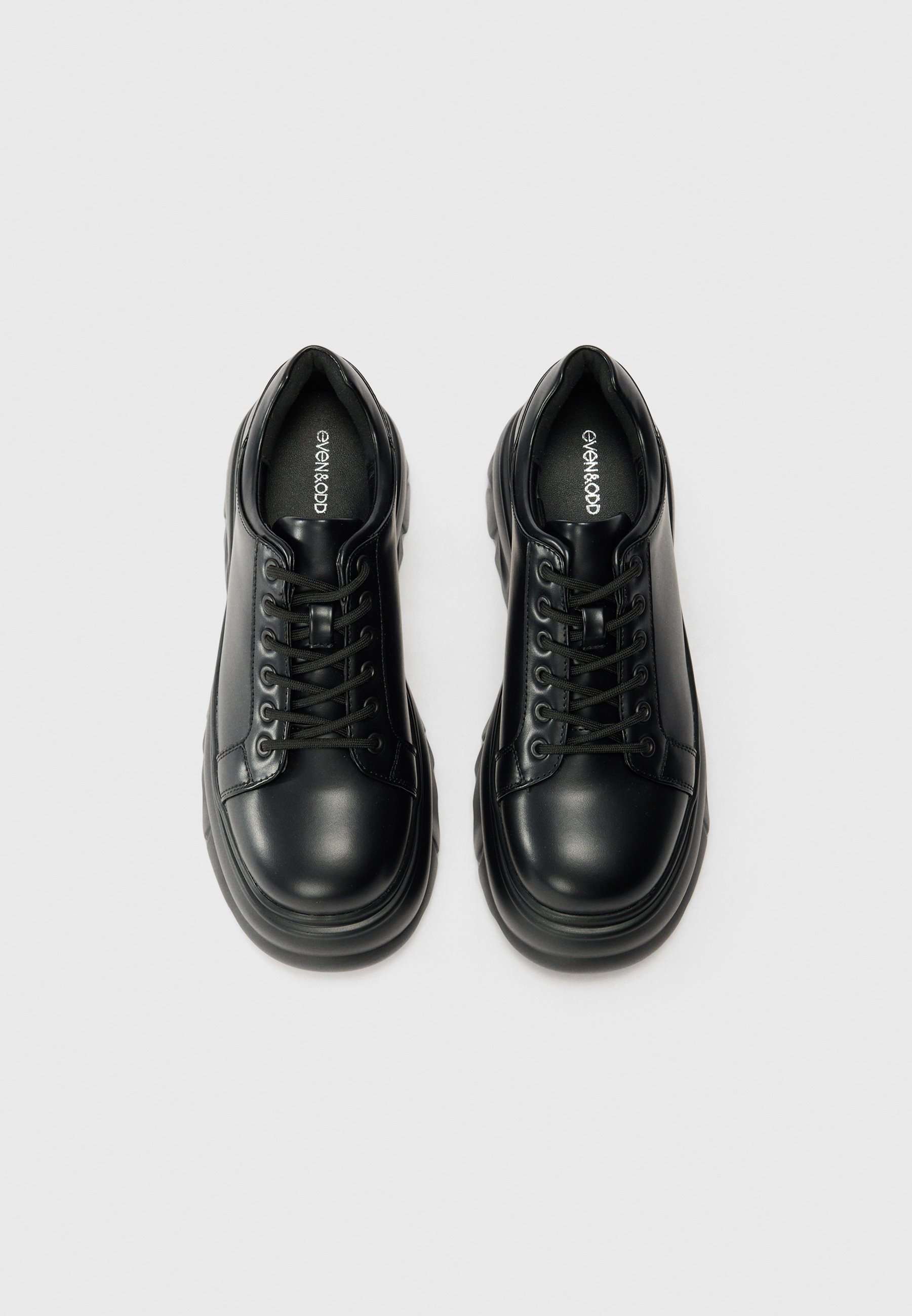 Even&Odd Schnürschuhe mit breiter Passform – schwarz