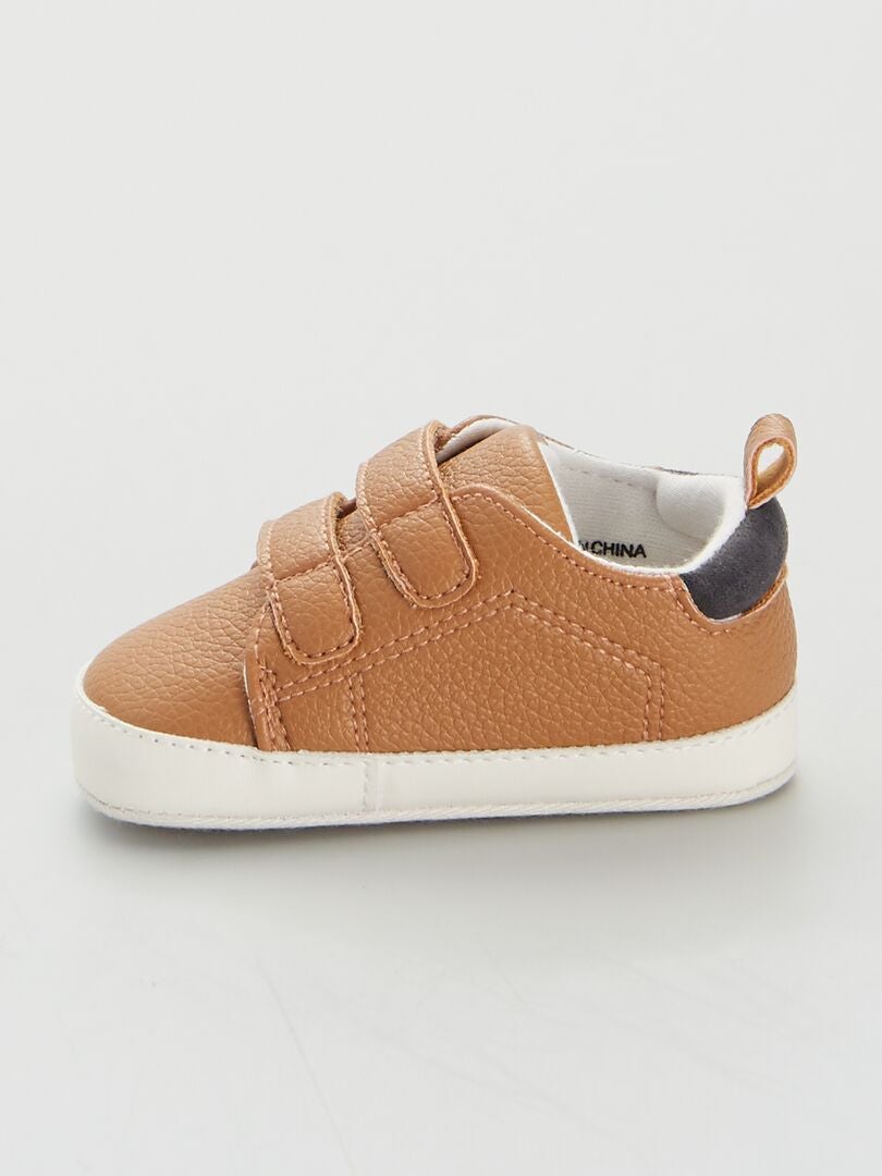 Tweekleurige sneakers met klittenbandsluiting - BRUIN