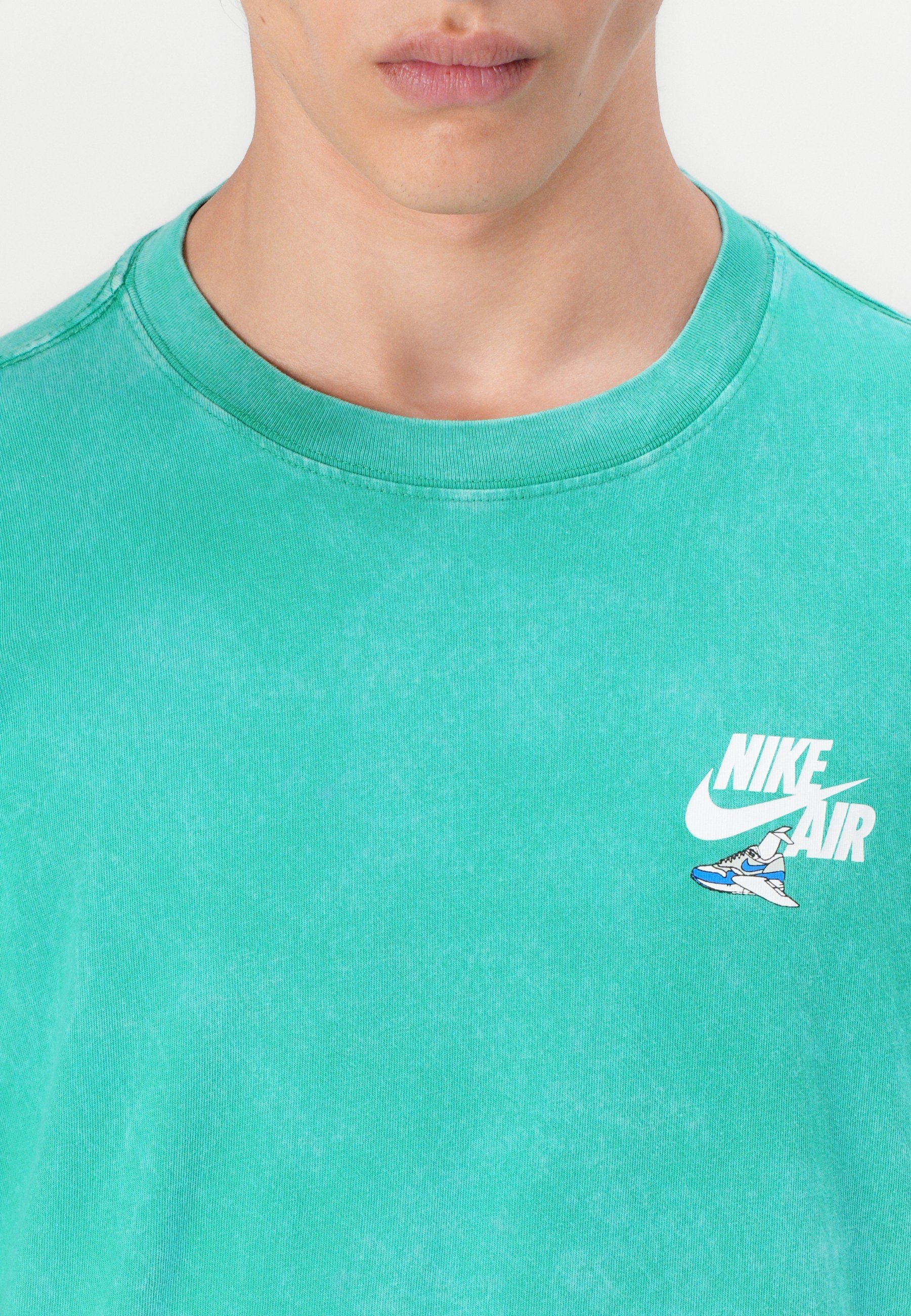 Nike Sportswear TEE CULTURE - T-shirt imprimé - vert stade