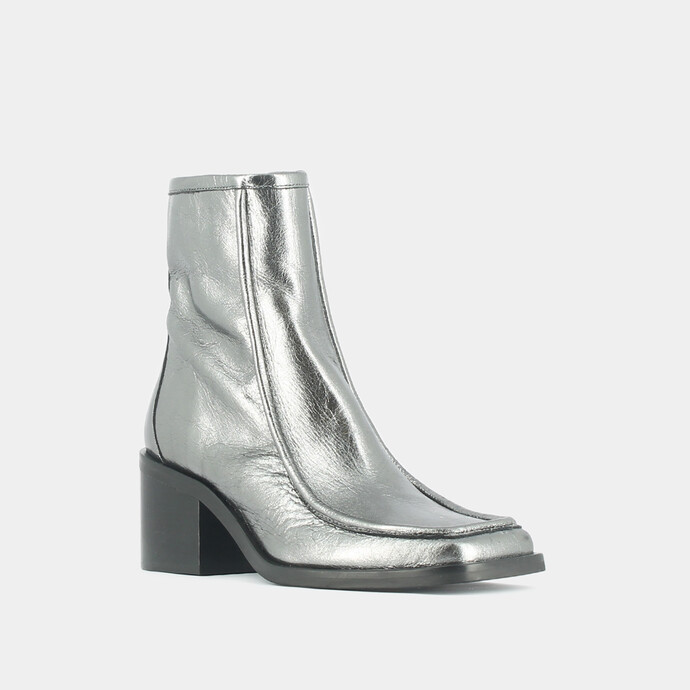 Boots à talons et bouts carrés, avec coutures apparentes  en cuir craquelé argent foncé