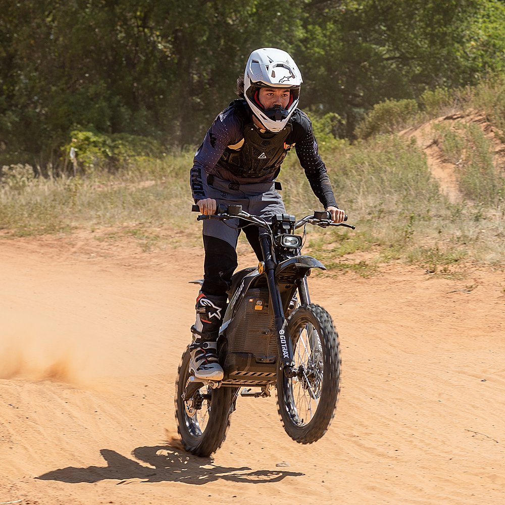 GoTrax - elektryczny motocykl terenowy Everest z zasięgiem maksymalnym 50 mil i prędkością maksymalną 53 mil na godzinę