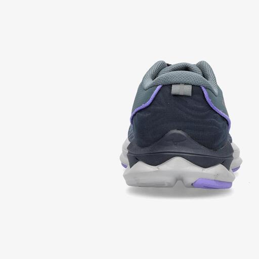 Mizuno Wave Revolt 3