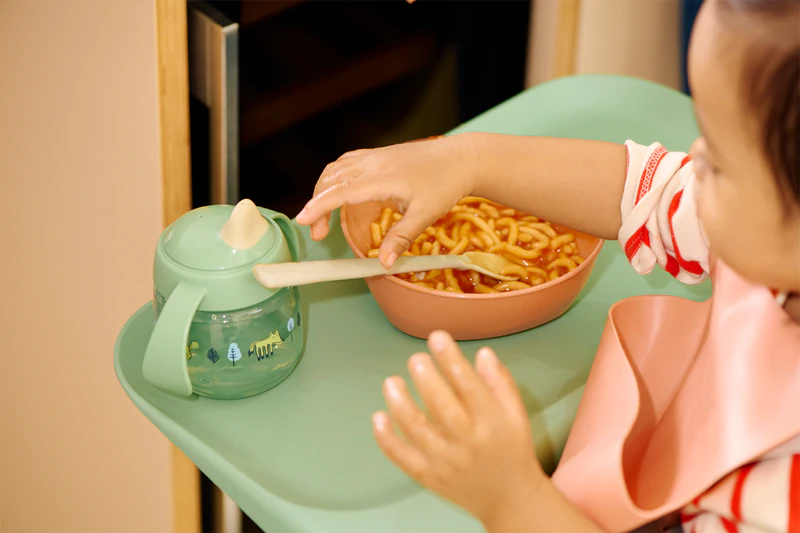 Dětská sada nádobí Tommee Tippee Easy Scoop 6 m+