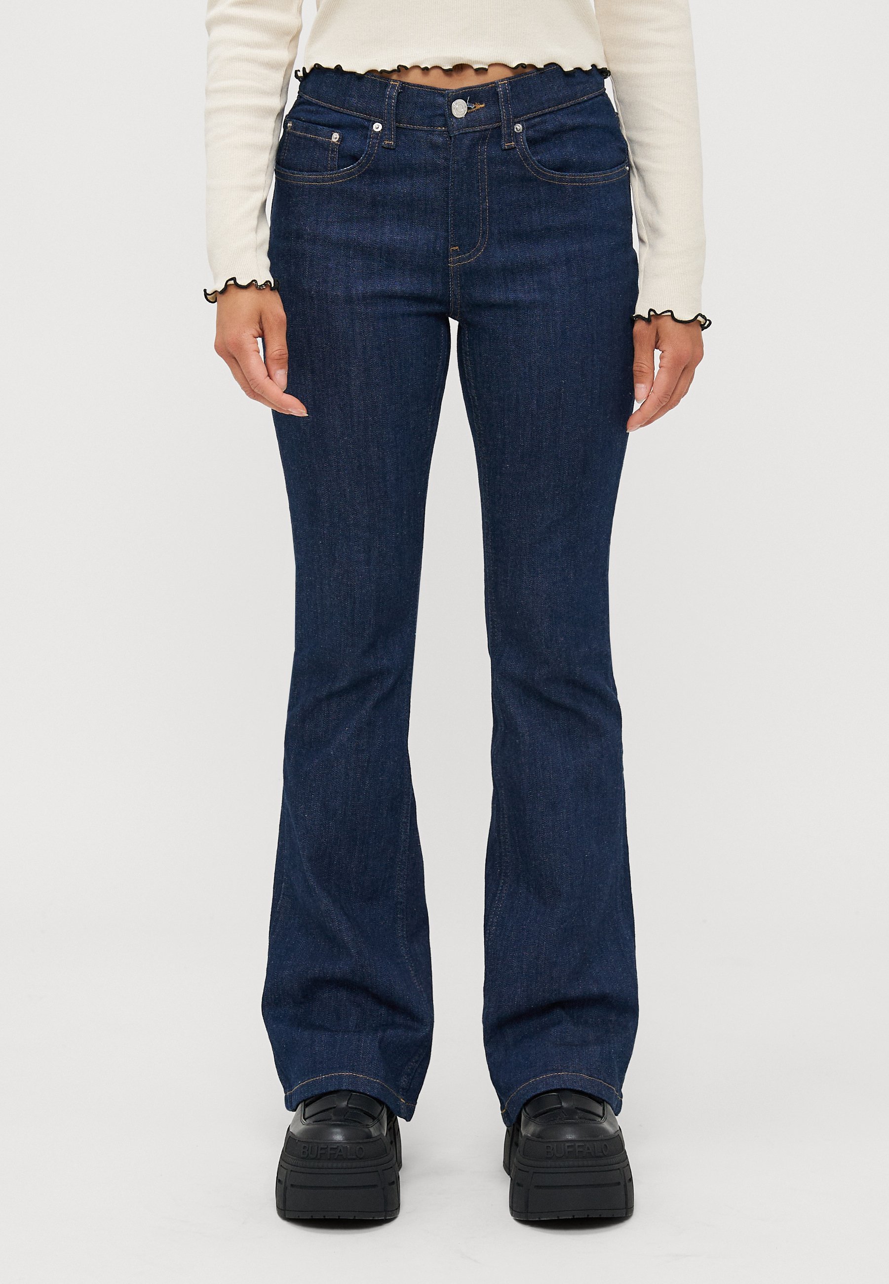 Gina Tricot Petite Bootcut jeans - spoeling