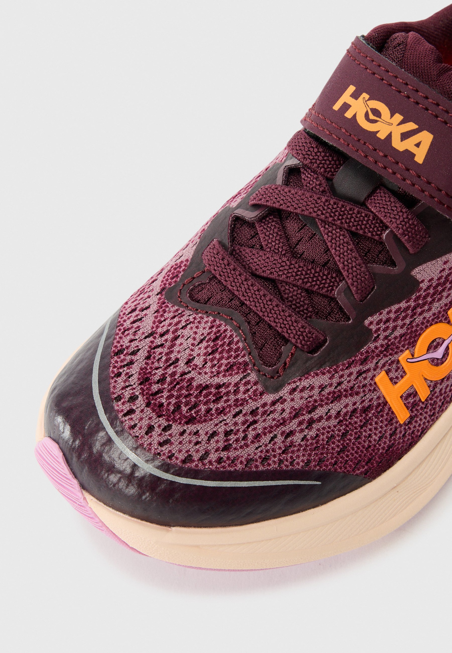 HOKA RINCON 4 LITTLE UNISEX - Trailrunningschuhe - Schwarzkirsche/Klassisches Mauve