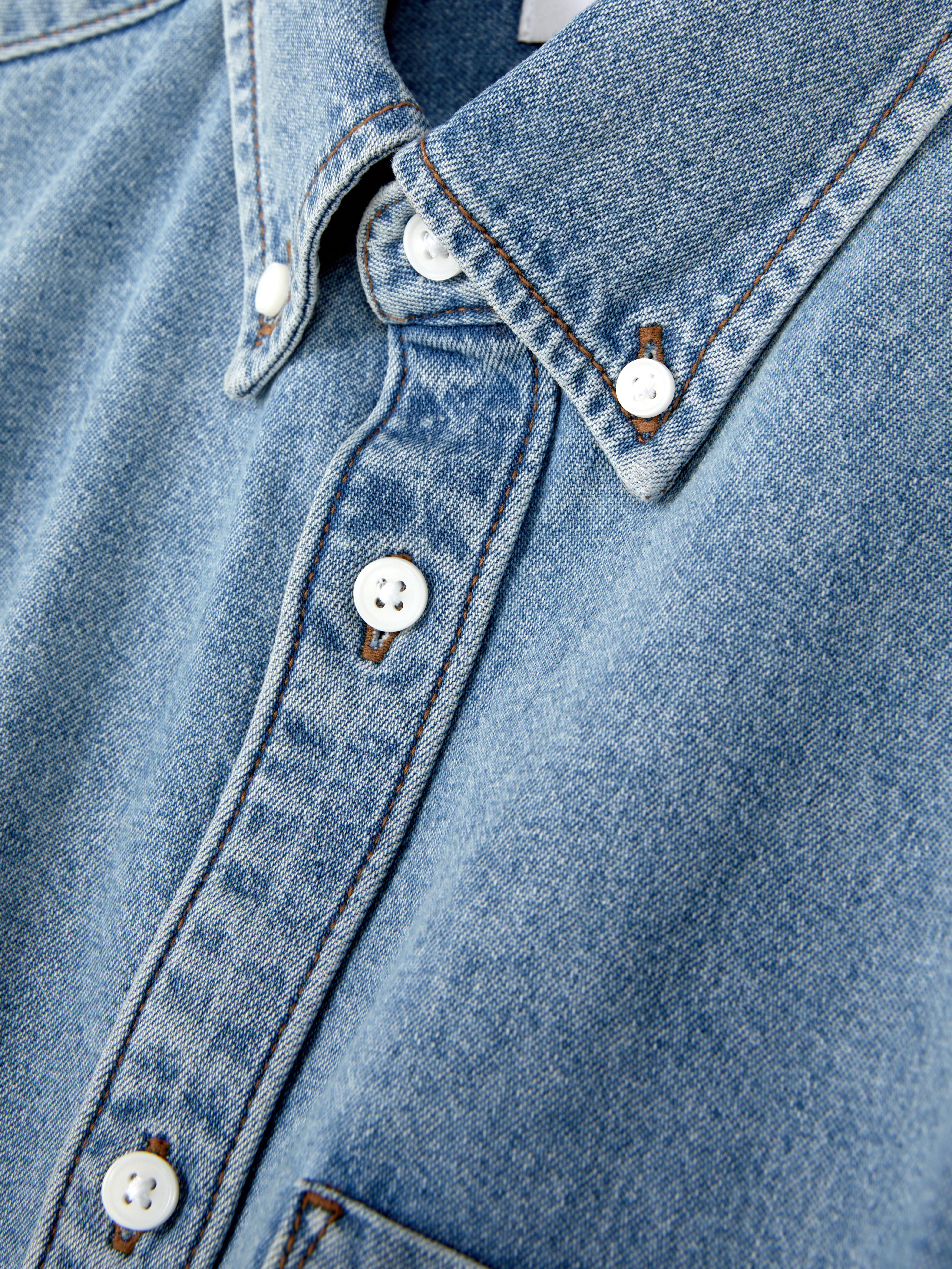 Cămașă cu mânecă lungă din bumbac twill Cămașă casual din bumbac twill cu mânecă lungă și închidere cu nasturi