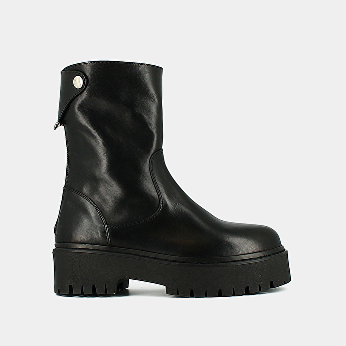 Boots à semelles crantées  en cuir noir
