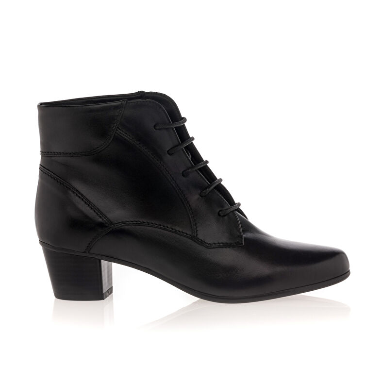 Women's black ankle boots with side zip closure