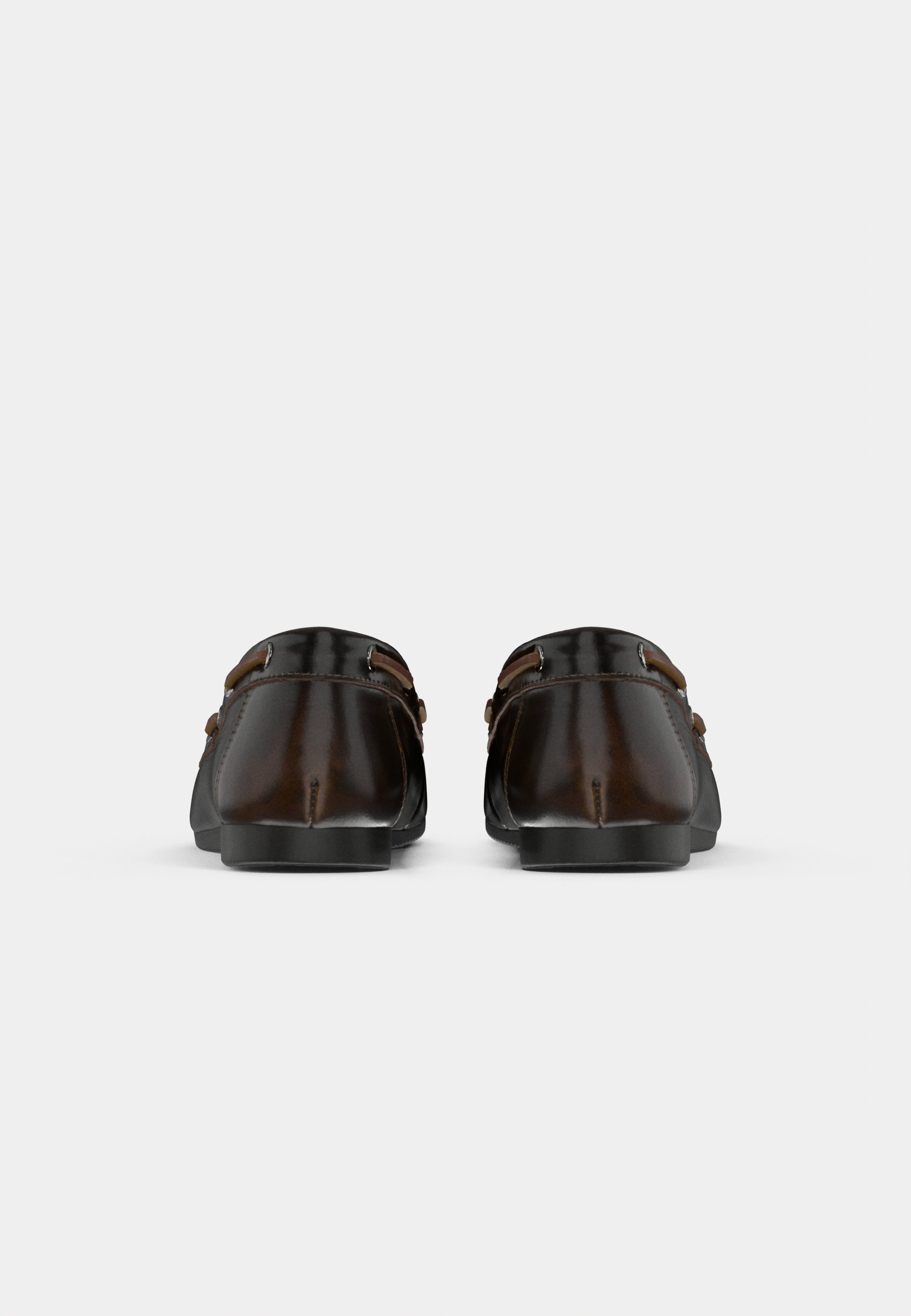 Vagabond HILLARY - Chaussures bateau - marron