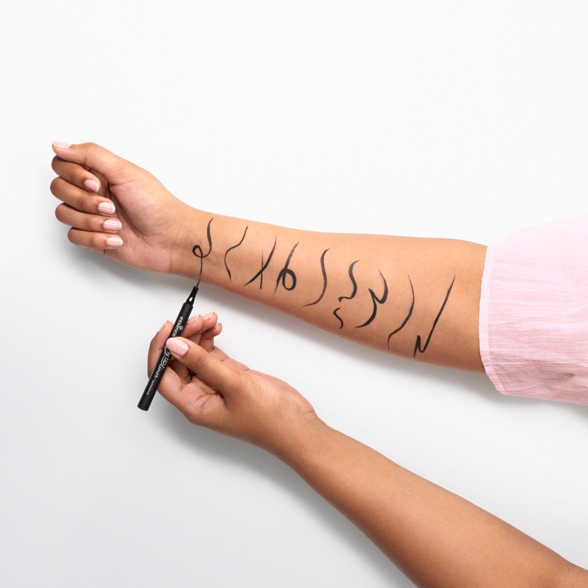 Vodeodolná očná linka Tiny Tip Liner Očné linky a ceruzky na oči