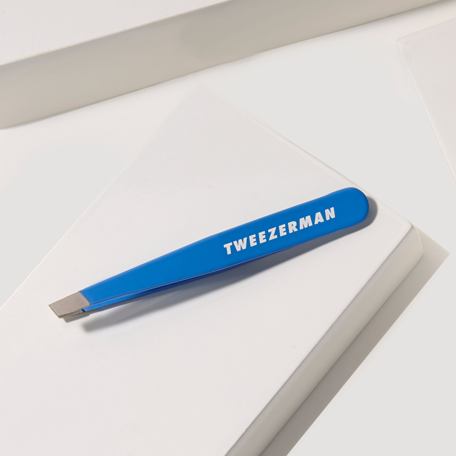 Tweezerman Mini Slant Tweezer Bahama Blue