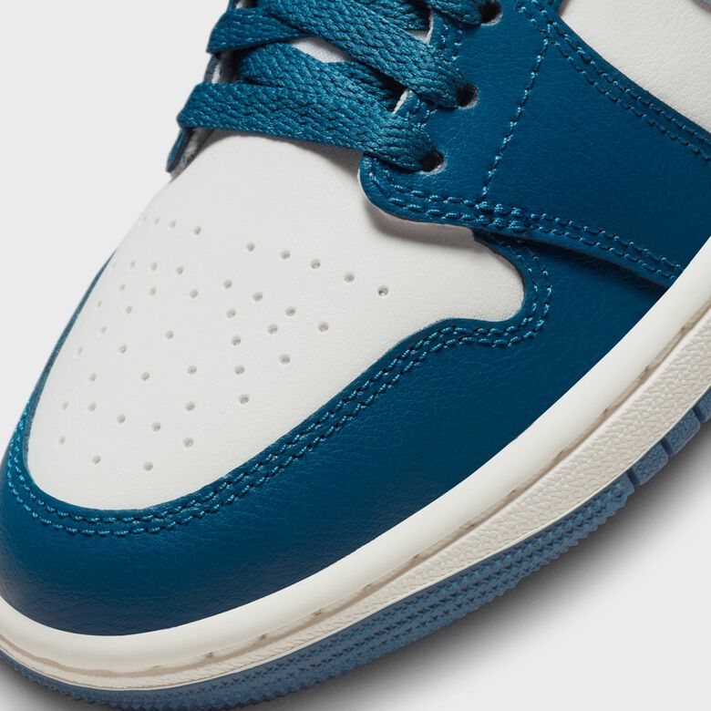 WMNS Air Jordan 1 Mid