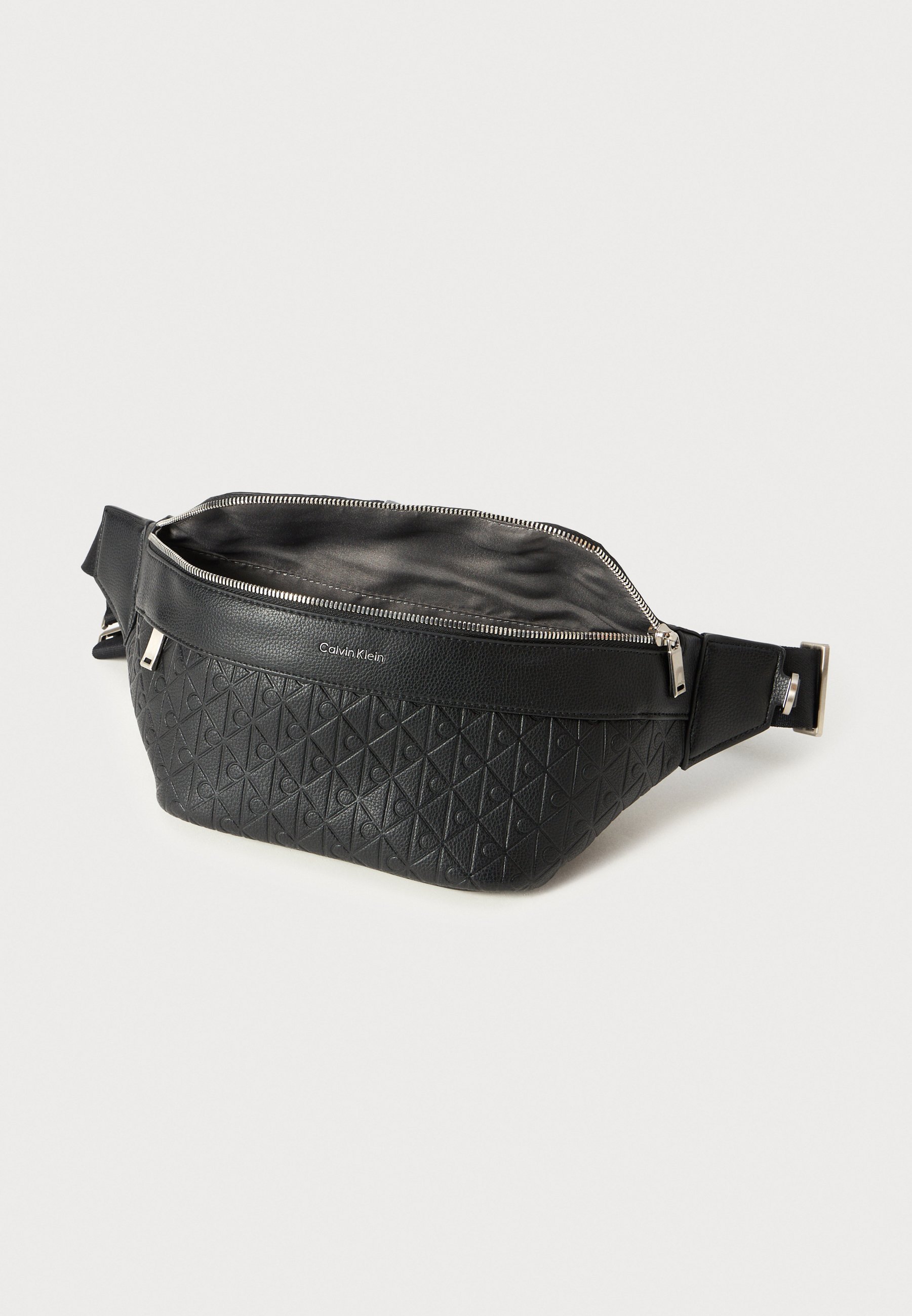 EMBLEM EMBOSS WAISTBAG - Bælteveske - blackCalvin Klein