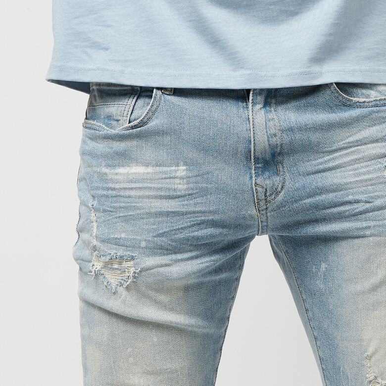 Blekttvättade, slitna och reparerade jeans