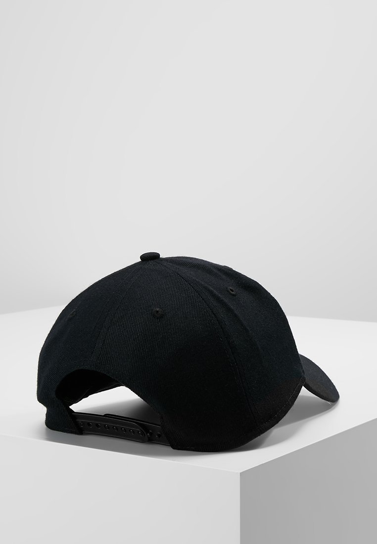 '47 Caps