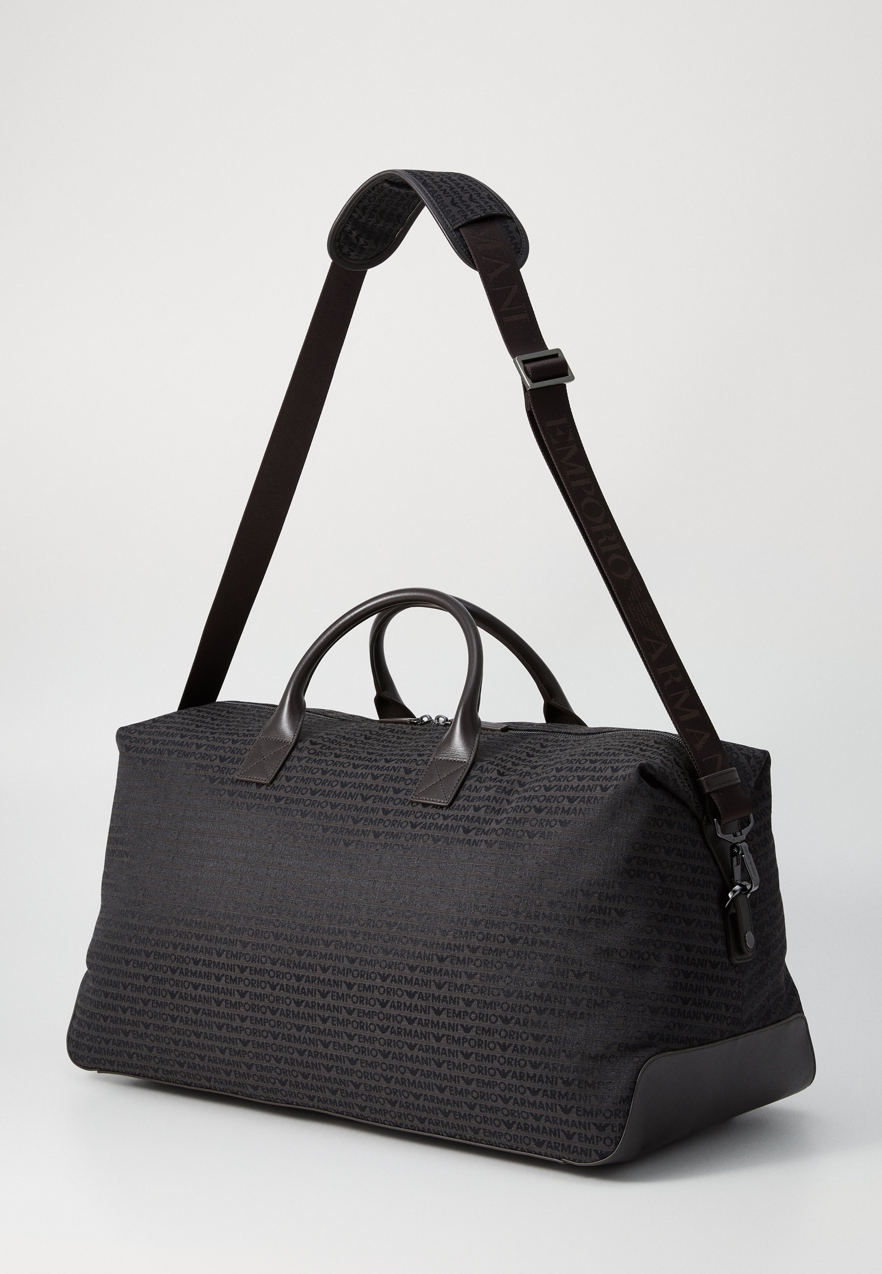 Emporio Armani Reisen