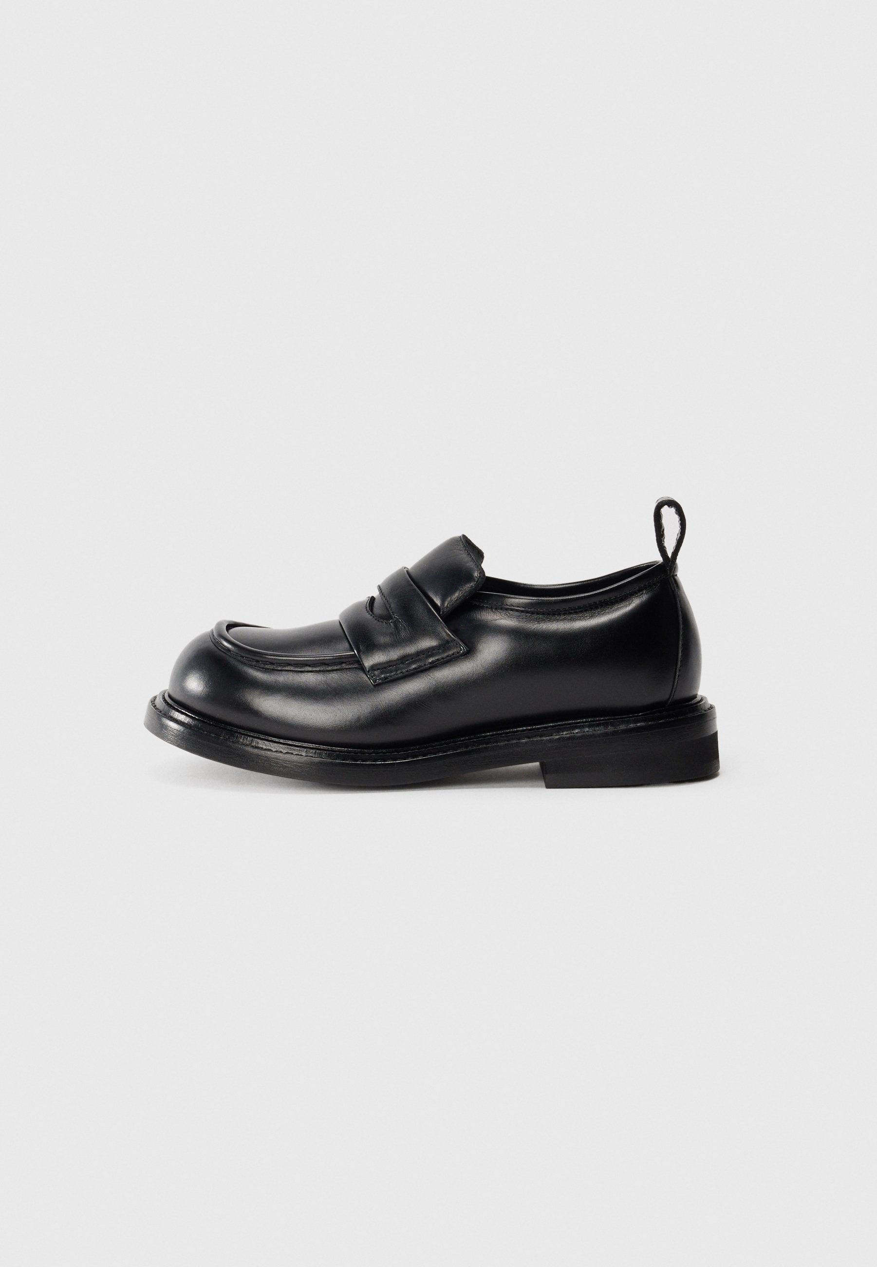 MOSCHINO Loaferit/pistokkaat - nero