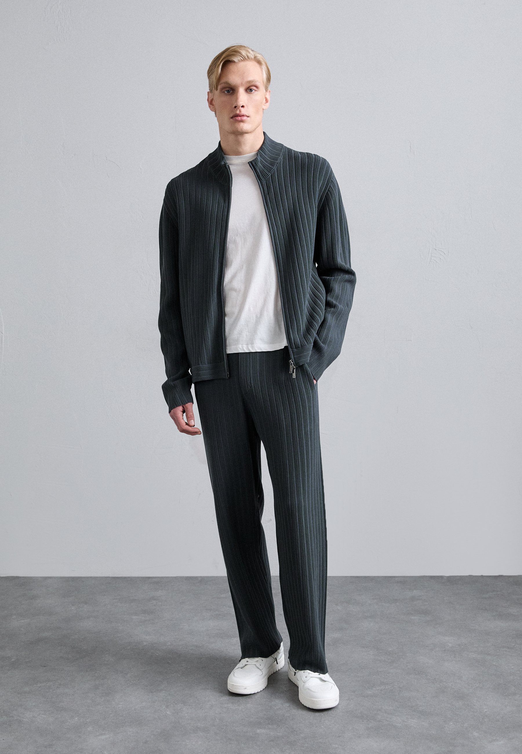 Pantaloni Emporio Armani - Pantaloni - grigio bosco