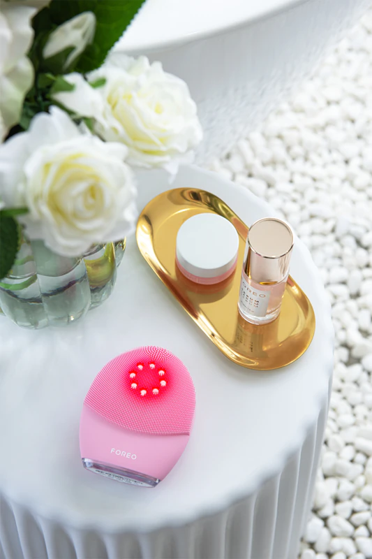 Escova sônica FOREO LUNA™4 Plus com função de massagem termofirmante