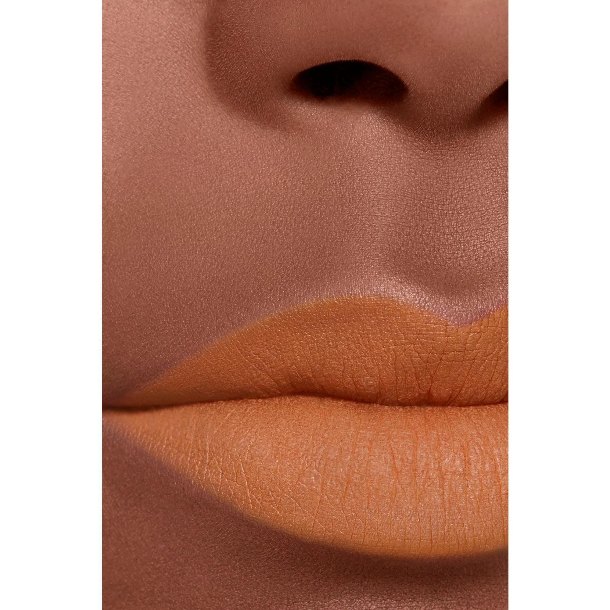 ROUGE ALLURE LIQUID VELVET - IL ROSSETTO FLUIDO OPACO INTENSO ULTRA-TENUTA