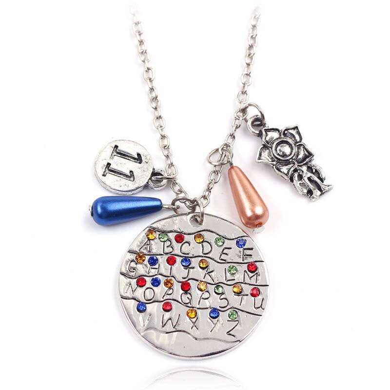 Nouveaux colliers Stranger Things, pendentif papillon lumineux, breloques serpent, breloques monstre, perles lettres, collier