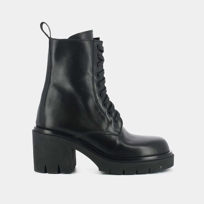 Boots à talons épais et lacets  en cuir noir