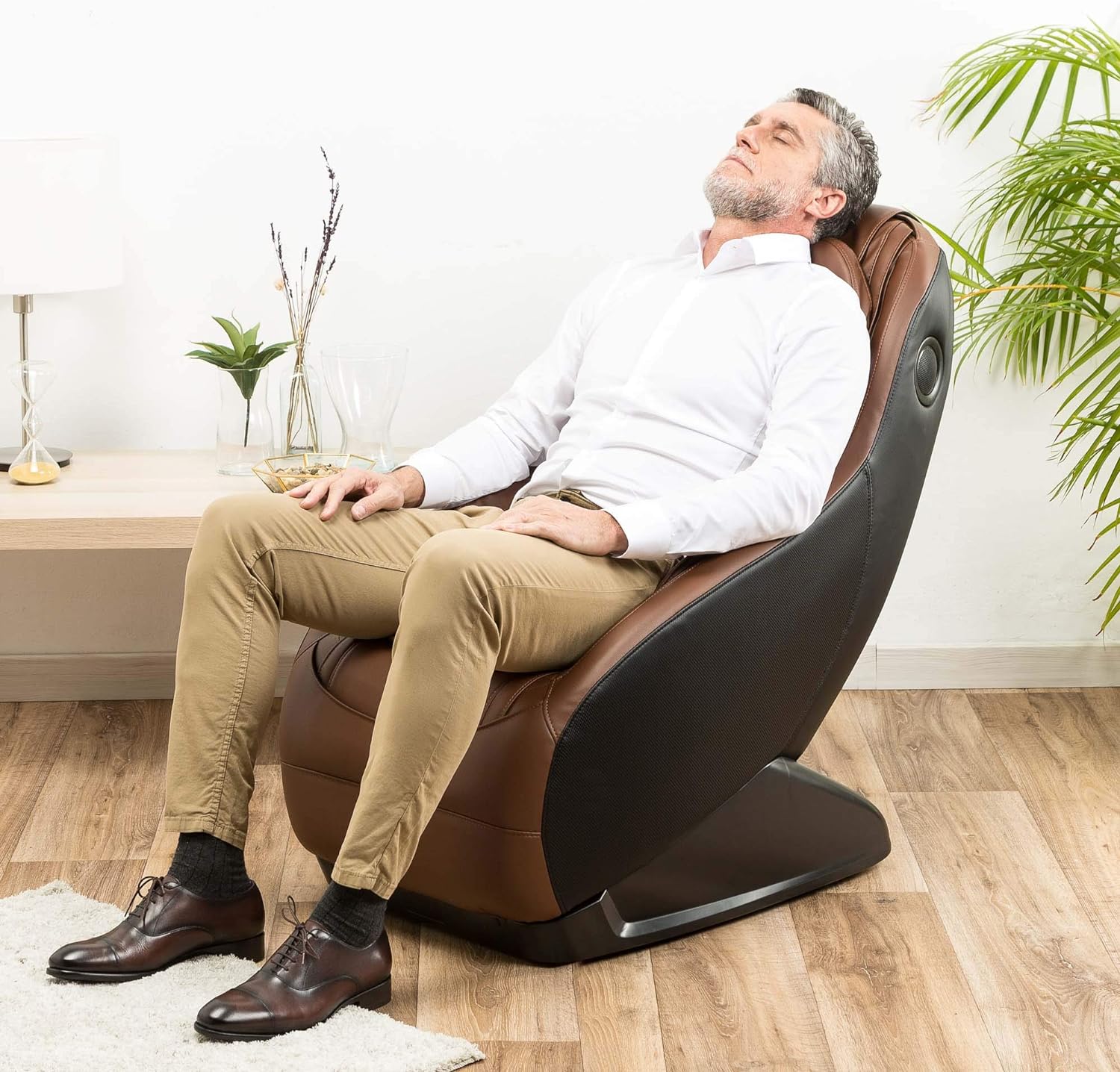 GLOBAL RELAX | Guru® | Roter Massage- und Entspannungssessel | 3 Massageprogramme | Luftdrucktherapie | 2D-Surround-Sound | Massagesessel mit Bluetooth- und USB-Anschluss