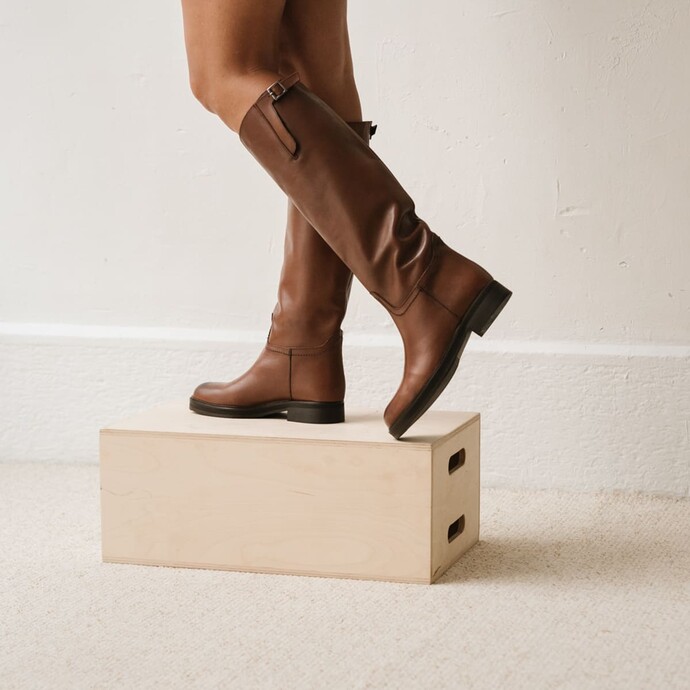 Bottes à boucles argentées  en cuir cognac