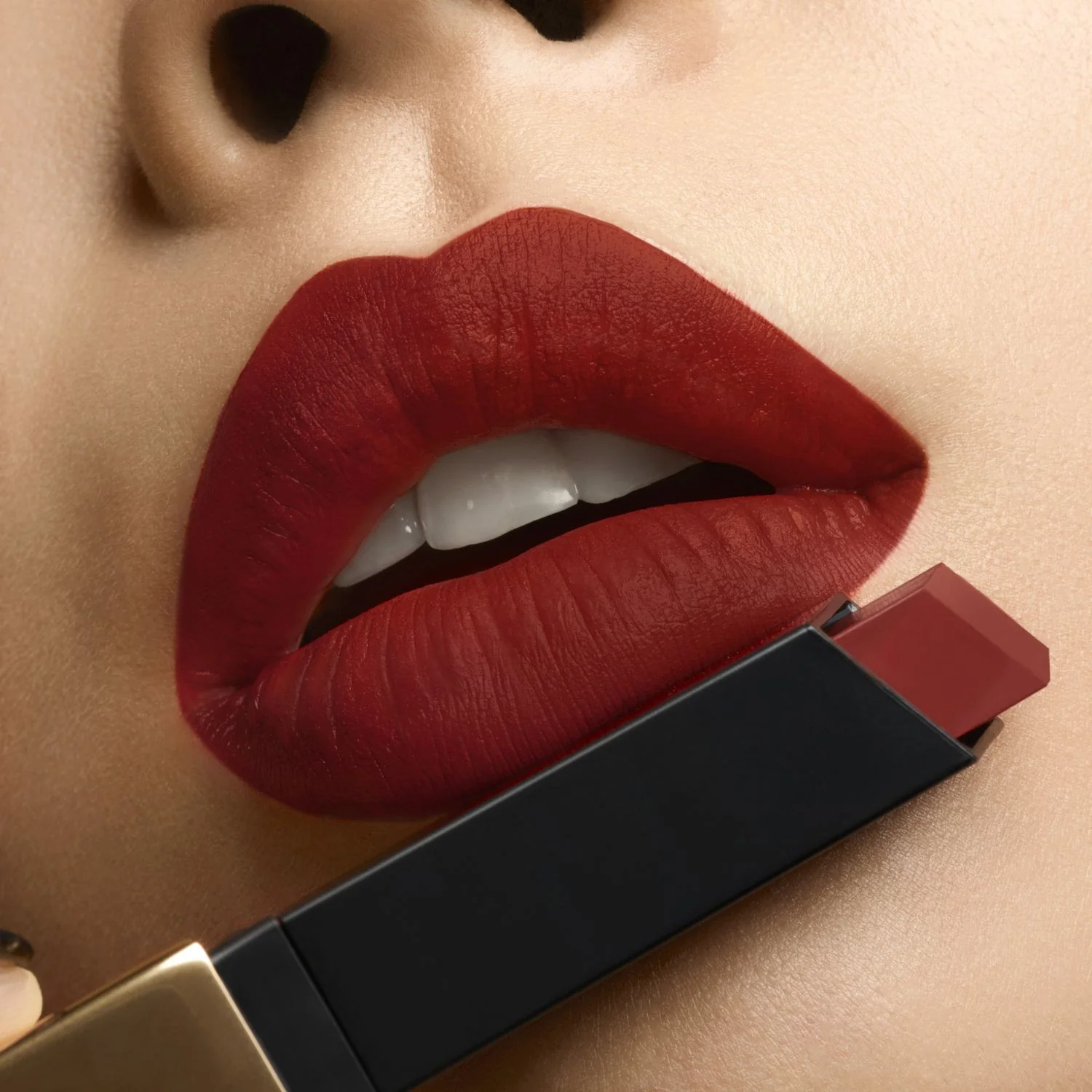 Labbra Rouge Pur Couture The Slim - Rossetto mat, Rossetto