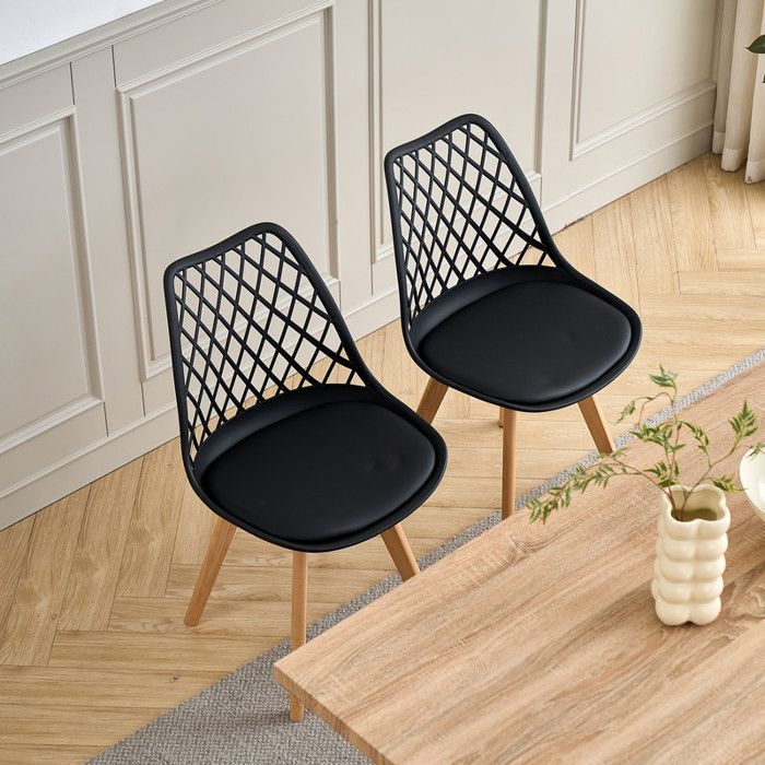 Juego de 4 sillas de comedor - estilo escandinavo (negras), patas de madera maciza - respaldo calado