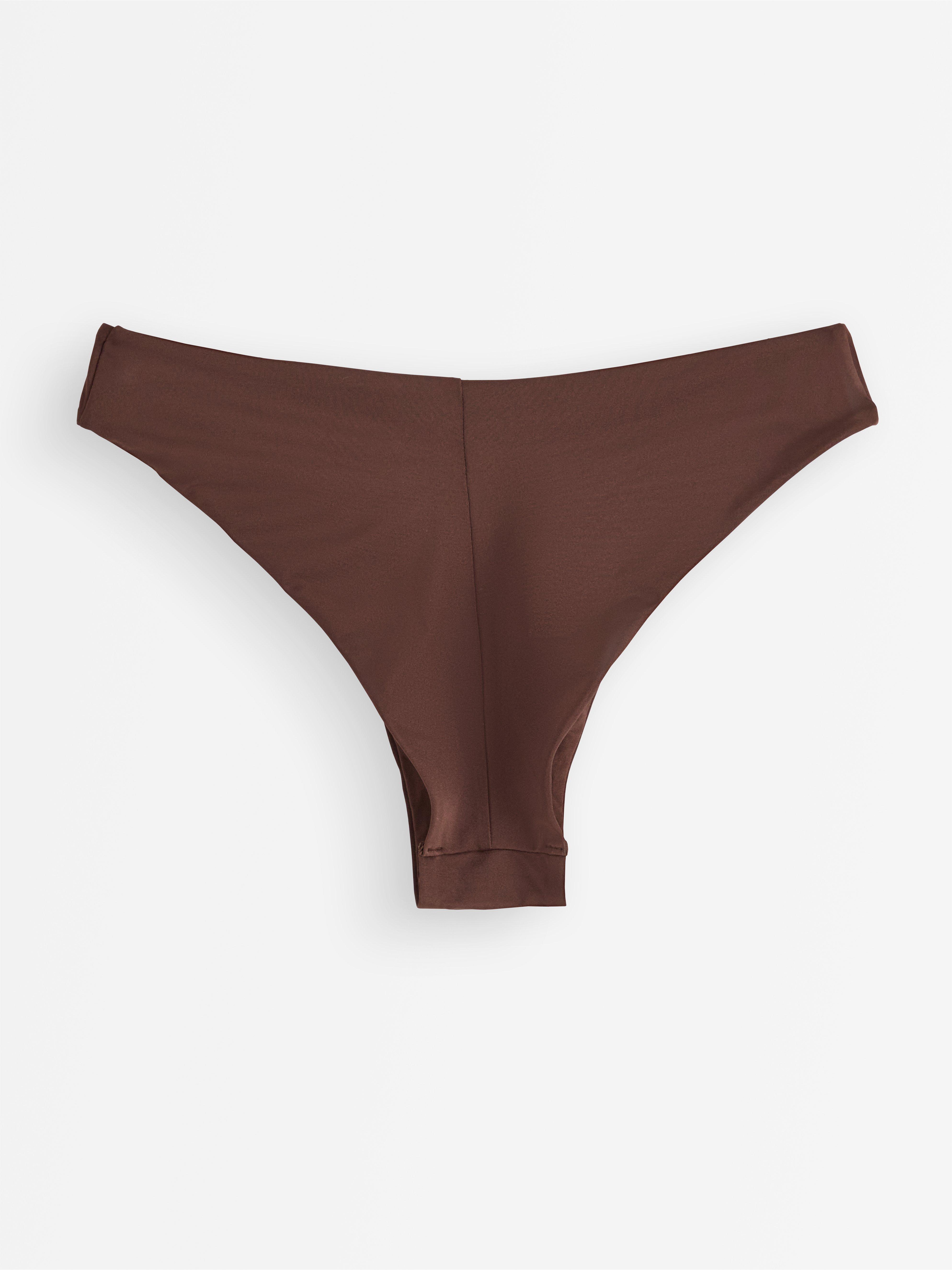 Bikini brasileño de DK Brown