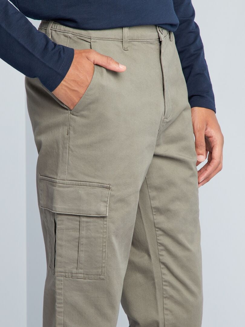 Calça reta com vários bolsos +190 cm - L38 - Cáqui